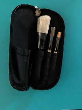 Bobbi Brown Mini Brushes and Zipper Case
